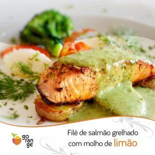 Fil de salmo grelhado com molho de limo